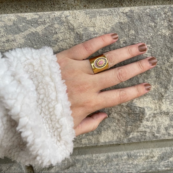 Gold Ring - Picture 1 of 6